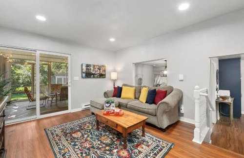 Urban Nest - Garage, Sunroom & Fenced Yard - Foto 20