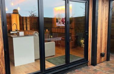 Riverside retreat with private wood fired hot tub - Foto 3