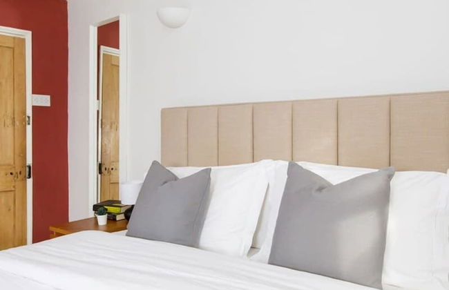 Charming 3bd Townhouse Right in the City Centre - Photo 19