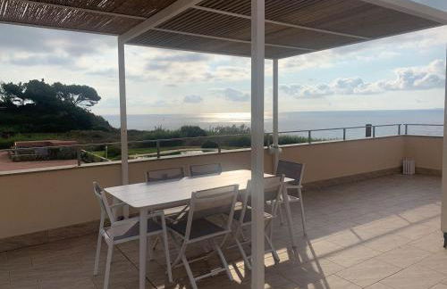 Incanto sul mare con enorme terrazza e piscina - Foto 19