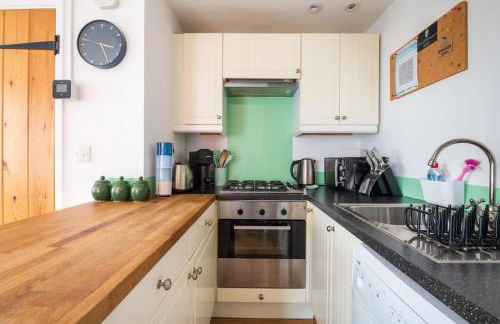 Riverside Bothy In Heart of Scenic Harbour Village - Photo 6