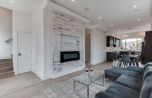 Luxury Modern 4 Bedroom 4 Bathroom Home with Rooftop Deck #4 - Foto 36