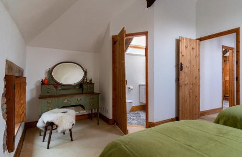 The Old Coach House - Converted barn with private garden parking and fireplace - Foto 20