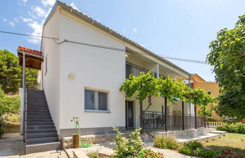 1 Bedroom Lovely Apartment In Vlasici - Foto 11