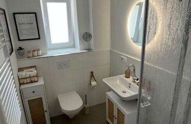 Gemütliches Apartment I Mitten in der Stadt Aschaffenburg I 5 Min HBF I Gegenüber City Galerie - Foto 17