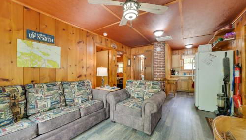 Near Snowmobiling! Carp Lake Cottage with Fire Pit - Foto 4