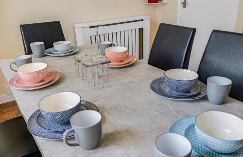 Relax in Comfort 3BR Home for 6 with Full Kitchen, Lounge, Large Bath - Foto 23