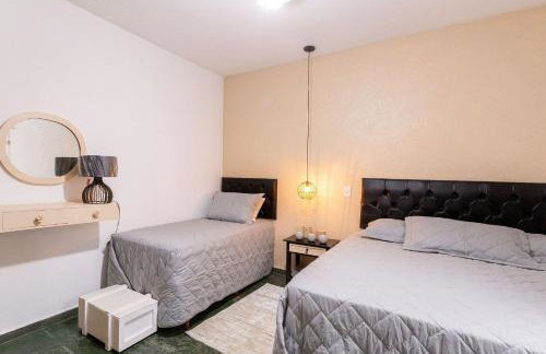 Piscina, jardim, área gourmet e vista arborizada - Foto 28