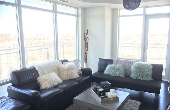 Square One Luxury Furnished Suite - Photo 7