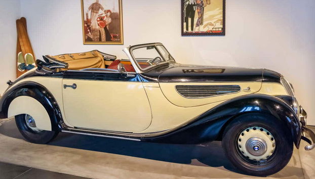 Automobile and Fashion Museum Tickets - Foto 3