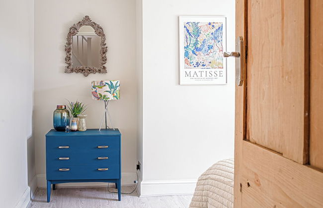 Stunning Townhouse with Large Garden - Photo 7