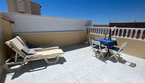 Sunny, South-Facing & Welcoming - Foto 5