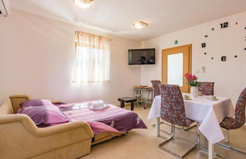 Beautiful Home In Zminj With Kitchen - Photo 8