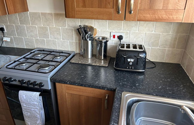 2 Bedroom Cottage Free Private Parking Fire Place - Photo 5