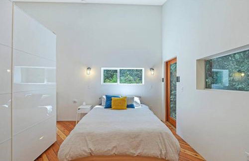 Guemes Island Road Modern Home - Foto 34