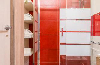 Piano Terra Moderno con Ampi Spazi e Luminosità - Foto 4