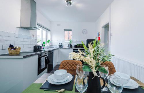 The Acacia Lodge - Beautiful & Modern 3-BR with FREE Parking - Perfect For Business or Work Stays by Parydise Properties - Foto 4