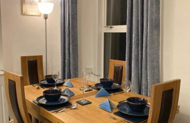 Beautiful apartment one double bedroom with additional single bed and one single bedroom with a sofa bed in lounge - Foto 3