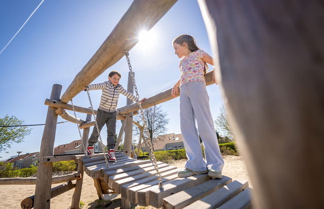 Restyled Bungalow With 2 Bathrooms, Near the Beach - Photo 16