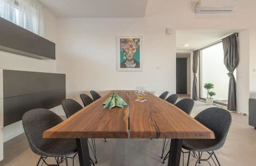 Luxury Spa Villa w Heated Pool, Jacuzzi & Sauna - Photo 13