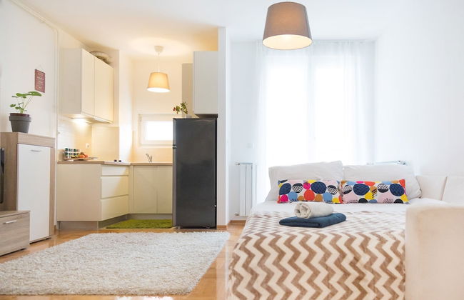 Cute and Sunny Studio in Zagreb With Balcony & Free Parking - Foto 2