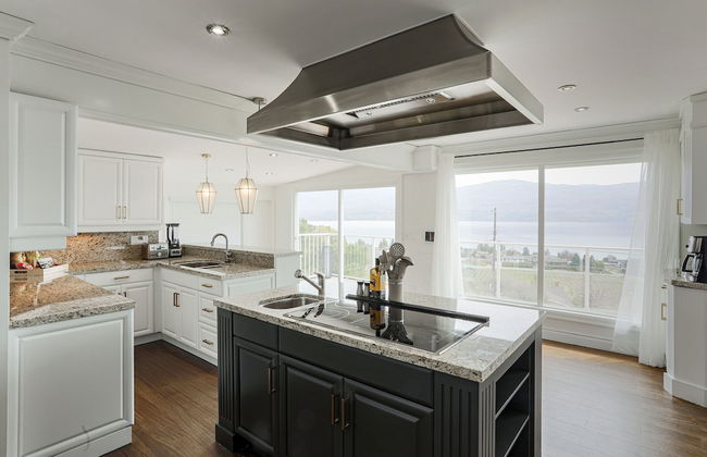 Stunning Views of the Okanagan Lake - Photo 6