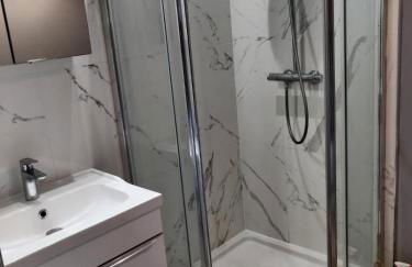 Petit chalet avec piscine privée - Foto 3