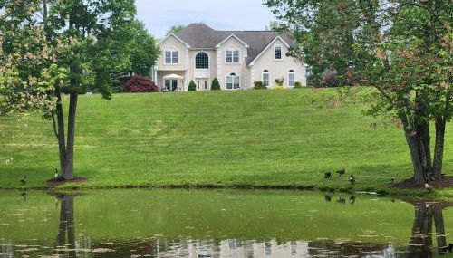 13-Acre Private Estate, Private Lake, Private Golf Range, Private Forest & Hiking Trails - Foto 5, Garden view