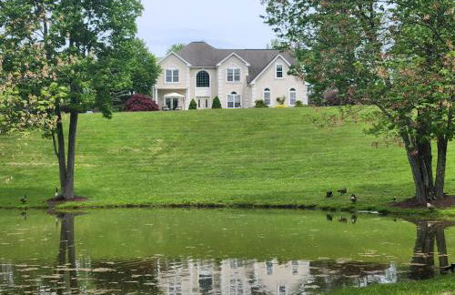 13-Acre Private Estate, Private Lake, Private Golf Range, Private Forest & Hiking Trails - Foto 5