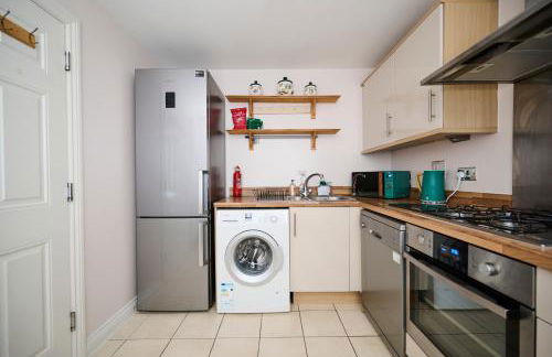 Cherish Stays spacious & amazing 3 Bed House in Hayes & Heathrow - Foto 15