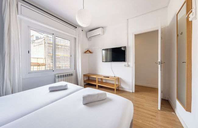 AinB Barcelona Sants Apartments - Photo 32