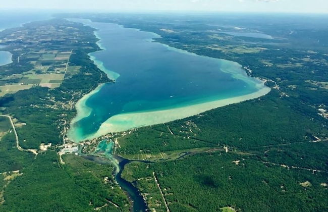 3BDR Home by Torch Lake Sandbar 11931 - Foto 42