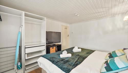 Private 2Bed-Parking & Garden-By FabAccommodation - Foto 5