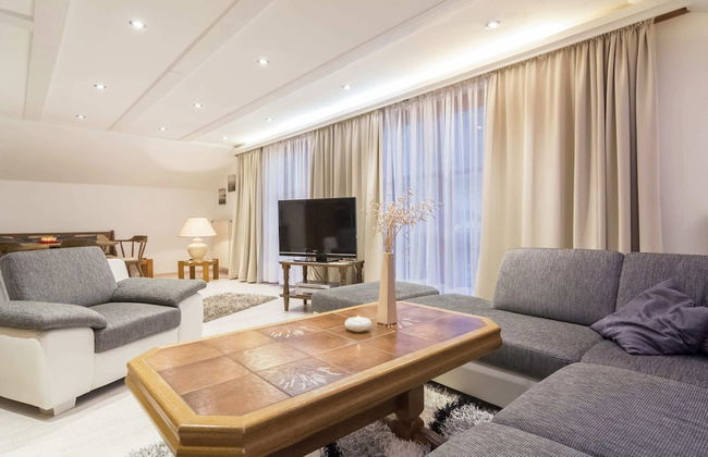 Holiday Home in Rennweg Near Ski Slopes - Photo 12