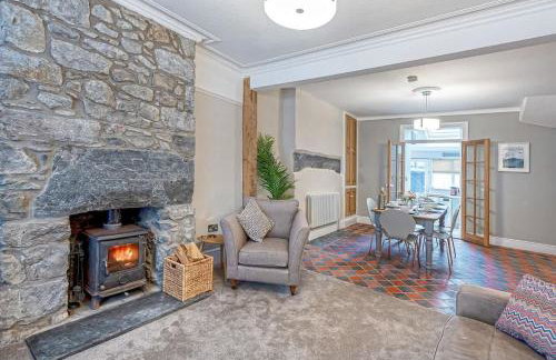 Glanrhyd Townhouse in Central Dolgellau with Parking and Bike Storage - Photo 1