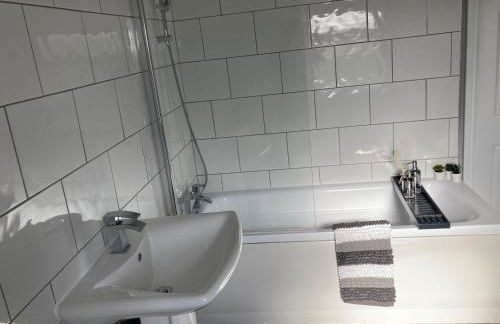 Cheshire Home Stays - Photo 4