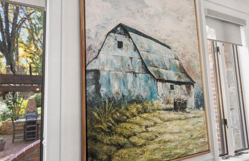 Stylish Mountain Retreat with Sunroom and Pergola - Foto 67