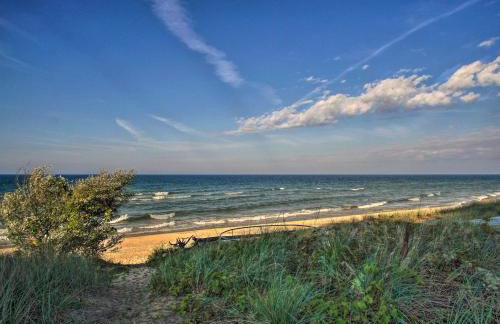 Lakefront Montague Cottage with Deck and Beach! - Foto 2