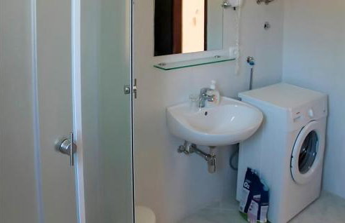 Stunning Apartment In Rogotin-Ploce With Wifi - Photo 11