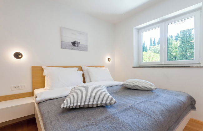 Premium Levant 212 Marina Apartment - Photo 2