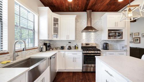 Getaway Near River Walk DT Yard BBQ Pet Games - Foto 3