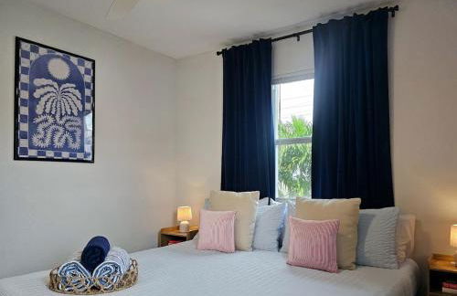 The Ruby - Hot Tub - King beds - Close to LMC - Foto 31