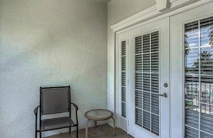 3-BR Condo with Dreamy Balcony Views, Walk to Pool - Foto 41