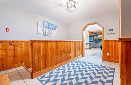 3 Mi to SR! Sleeps 25, Spacious, Hot Tub, Arcade! - Foto 50