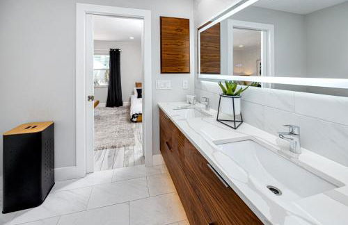 NEW! Palm Harbor Hideaway - Beautiful, Spacious 4BR Home with Amazing Pool - Foto 25