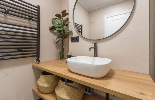 Arena Marina - Pool and relaxation near the airport - Foto 7