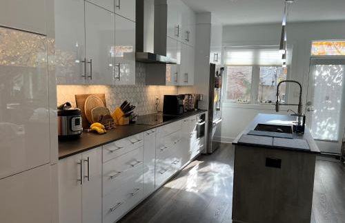 Upscale 3BR I Walk Score 99 I Metro I Free Parking - Foto 5