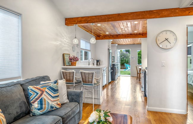 Charming 2 BDR Seaside Cottage 5 Min to Beach! - Foto 15