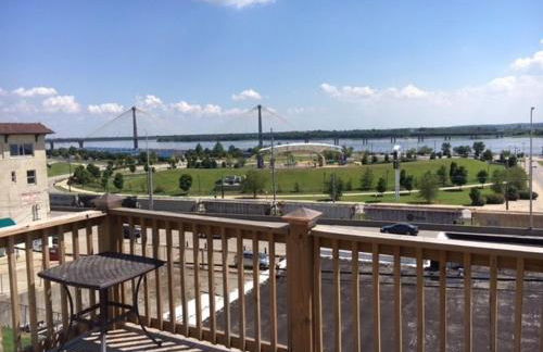 Riverview Loft! Downtown Alton - Foto 1