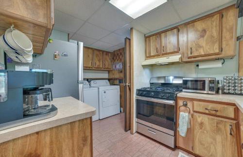 Rose City Cabin with Fire Pit and Lake Access - Foto 10